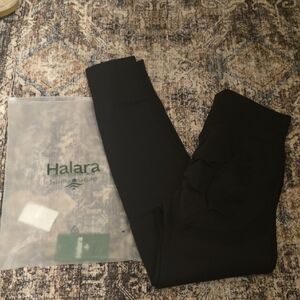 HALARA Classic Black Leggings (Accidently Ripped Off Rag When Tried On)